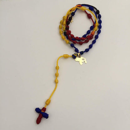 Rosario Tricolor Tejido: Un Pedacito de Venezuela que te Acompaña.