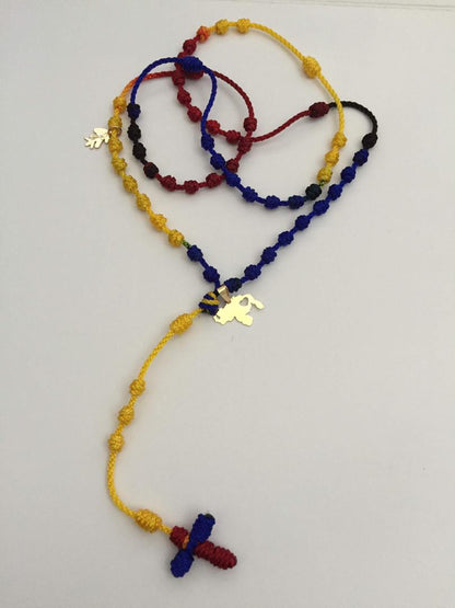 Rosario Tricolor Tejido: Un Pedacito de Venezuela que te Acompaña.